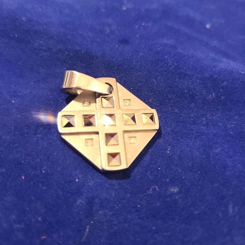 Stainless steel diamond-shaped pendent with beveled cross and crystals
